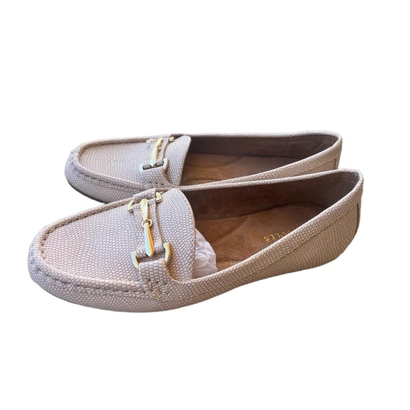 Shoes - NWT Womens Size 8 Snakeskin Print Loafer Flats Gold Buckle Beige Slip On